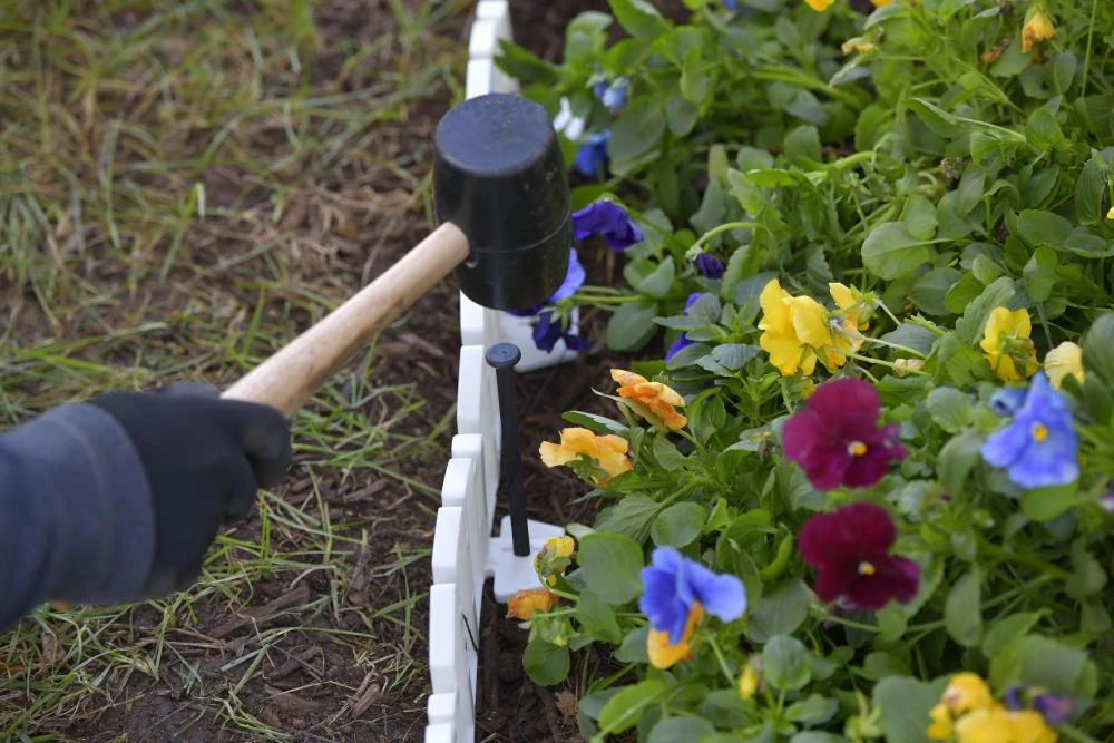 EasyFlex 8-Pack 10-ft White Plastic Landscape Edging Bundle 5 EasyFlex 8-Pack 10-ft White Plastic Landscape Edging Bundle - Image 5