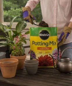Miracle-Gro Soil & Soil Amendments Potting Mix Bundle 8-Quart Potting Soil Mix -Landscaping Online Outlet 44004193