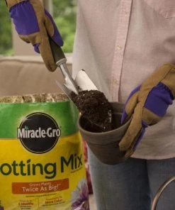 Miracle-Gro Soil & Soil Amendments Potting Mix Bundle 8-Quart Potting Soil Mix -Landscaping Online Outlet 44004200